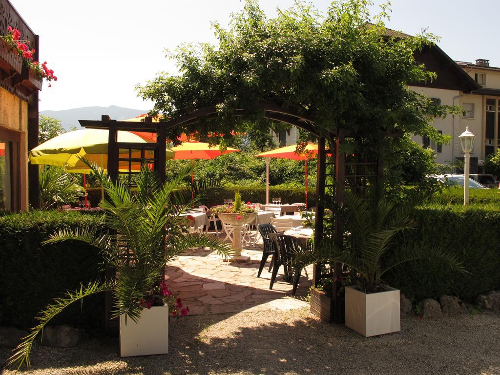 Logis La Charpenterie Hotell Talloires Eksteriør bilde
